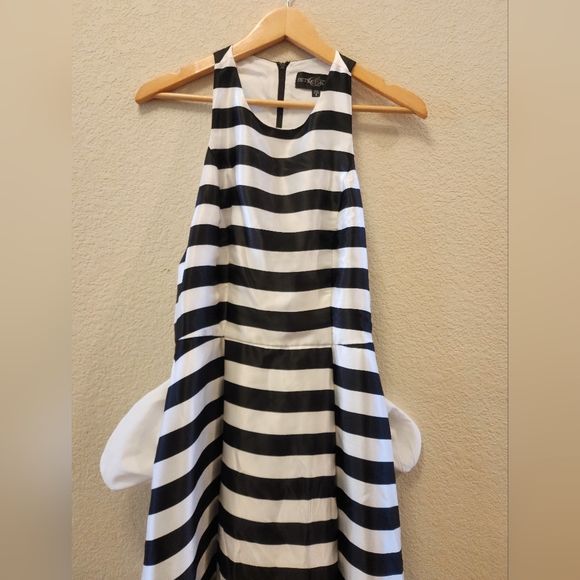 Betsy & Adam striped gown w pockets - Picture 2 of 4